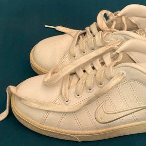 Women’s Nike Court Tradition II White Tennis Shoe (Size 10)